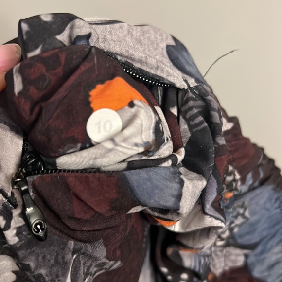 Lululemon reversible shorts - Picture 7 of 7